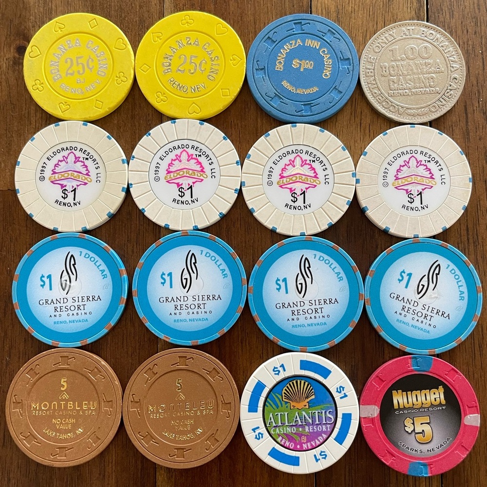 Casino Poker Chips Collection 16 piece